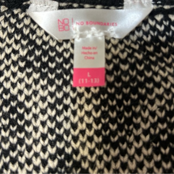 Black and Cream Cropped Sweater Vest - Picture 3 of 3